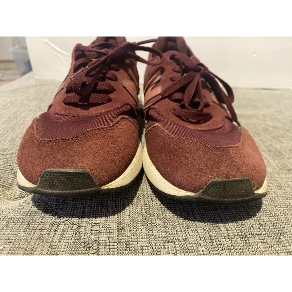 New Balance Fresh Foam X70‎ Sneaker women's size 8 Burgundy Suede